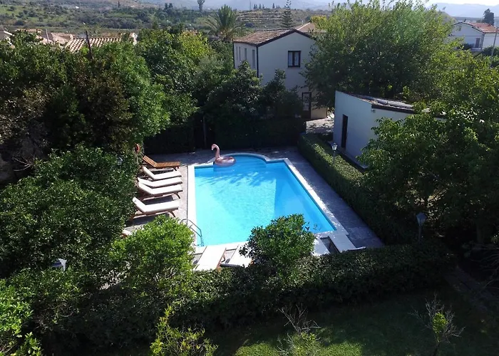 Villa Giardino Paradiso Con 13 Posti Letto E Piscina Riscaldata *